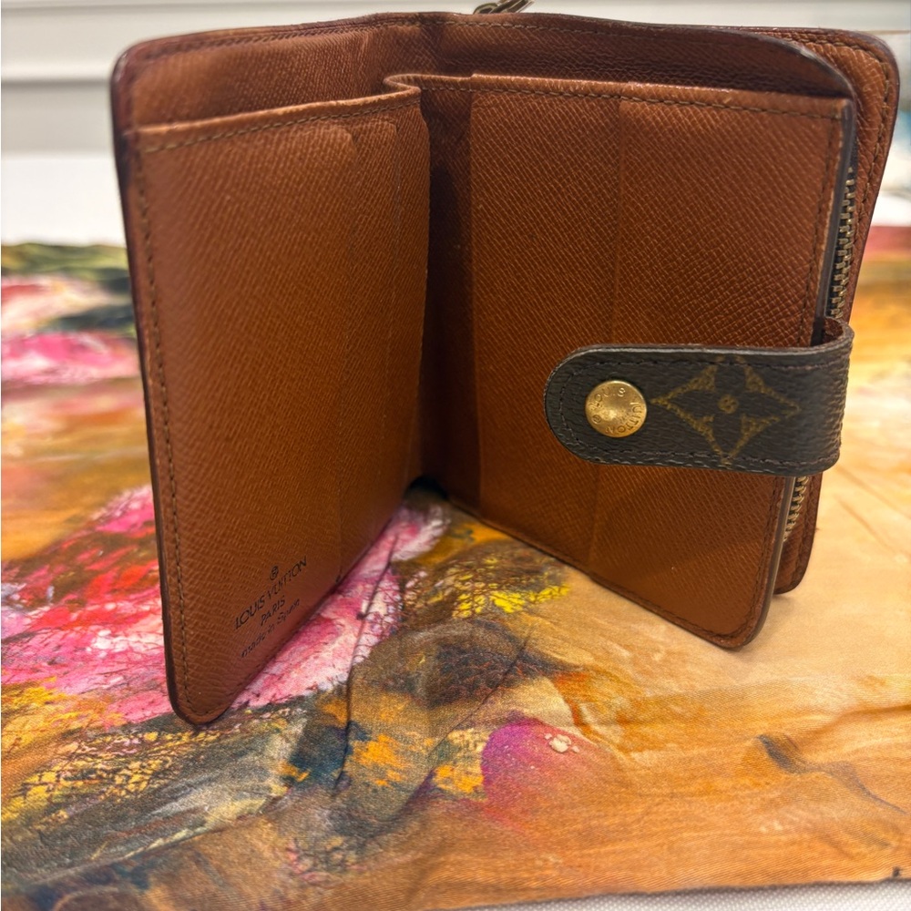 ❌ SOLD Hand-Painted Louis Vuitton Wallet - Picture 3 of 3